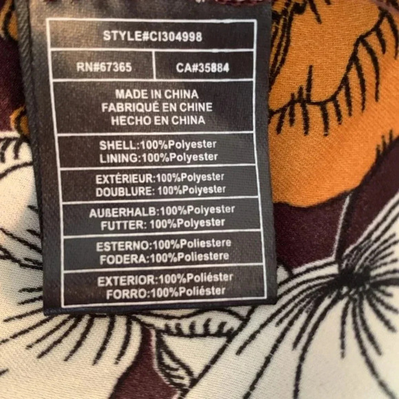 NWT Cupcakes and Cashmere Floral Bouse - Picture 11 of 12